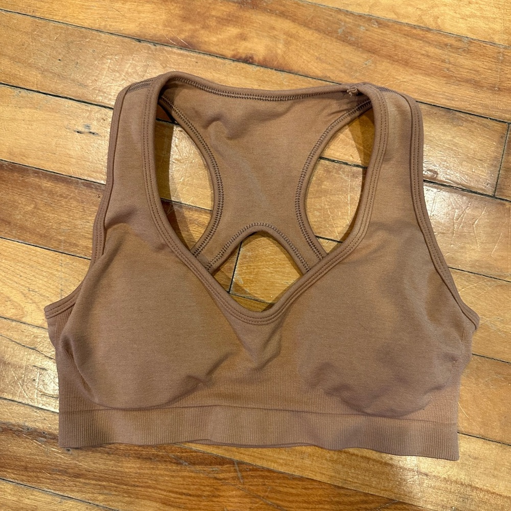 Alphalete Amplify Contour Sports Bra in Clay